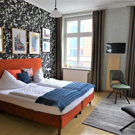 Hotel Pension Zur Faehrbruecke ชตราลซุนด์ ภายนอก รูปภาพ