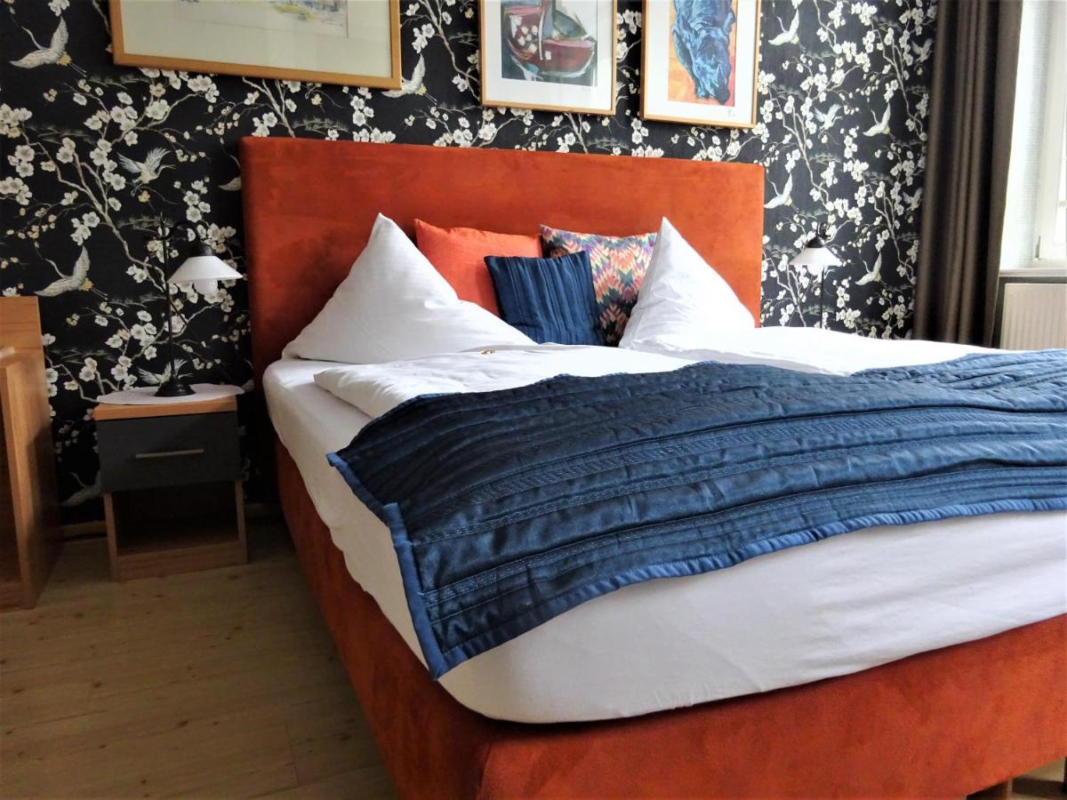 Hotel Pension Zur Faehrbruecke ชตราลซุนด์ ภายนอก รูปภาพ