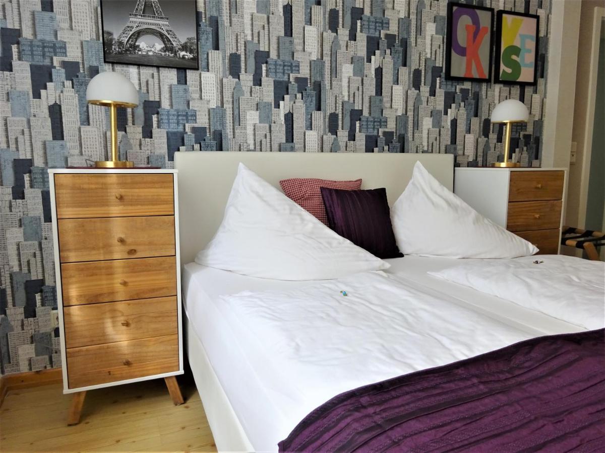 Hotel Pension Zur Faehrbruecke ชตราลซุนด์ ภายนอก รูปภาพ