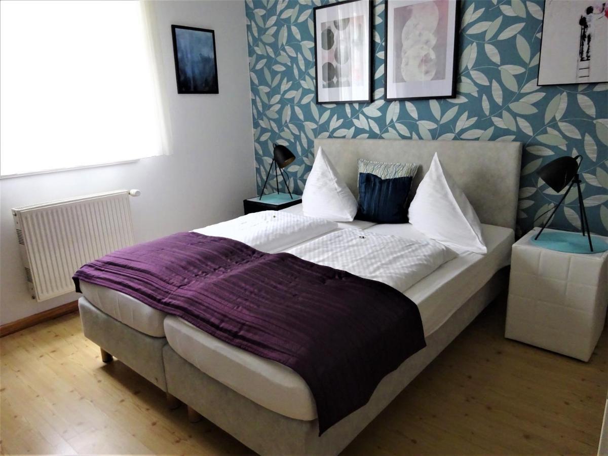 Hotel Pension Zur Faehrbruecke ชตราลซุนด์ ภายนอก รูปภาพ