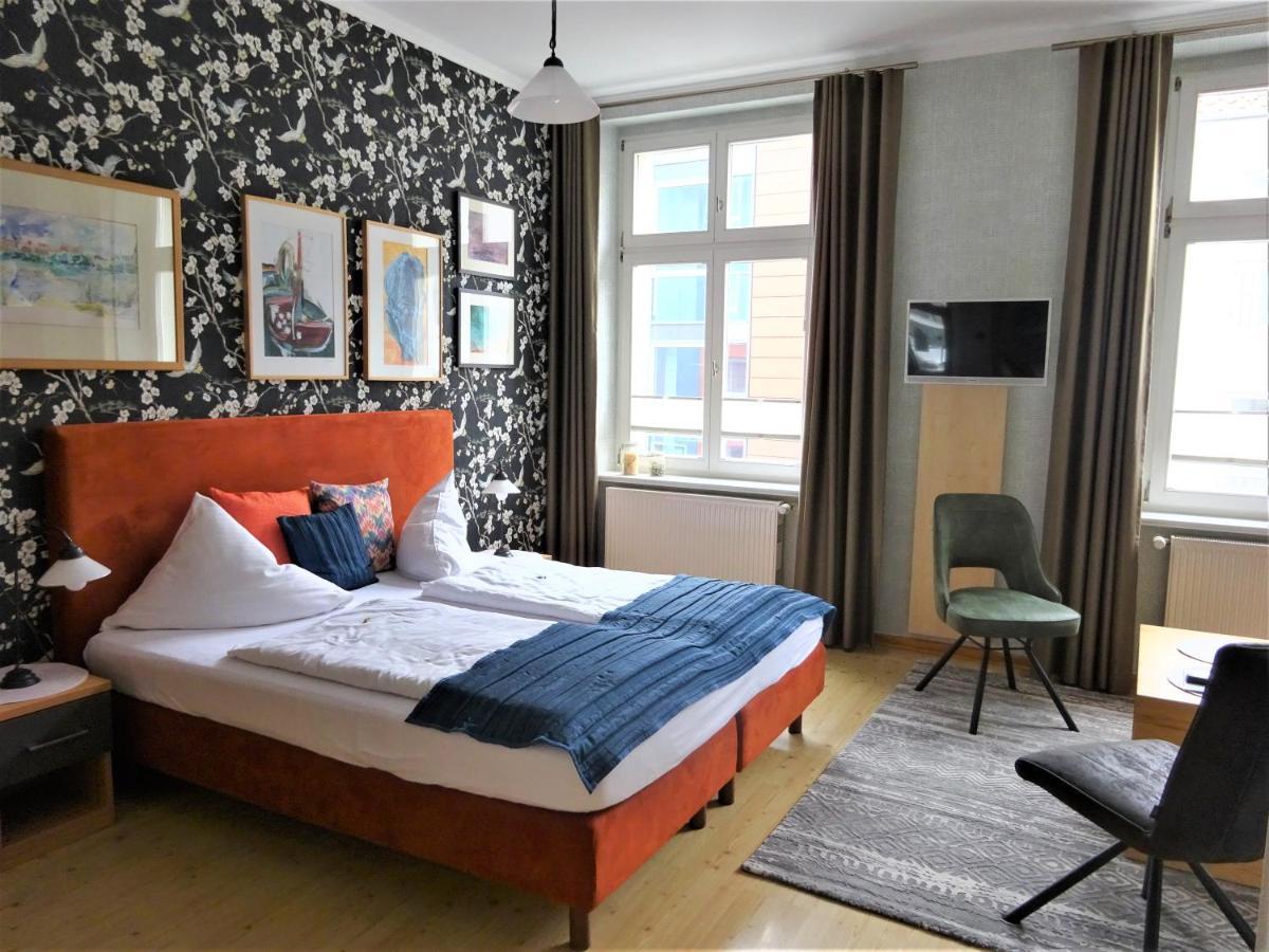 Hotel Pension Zur Faehrbruecke ชตราลซุนด์ ภายนอก รูปภาพ