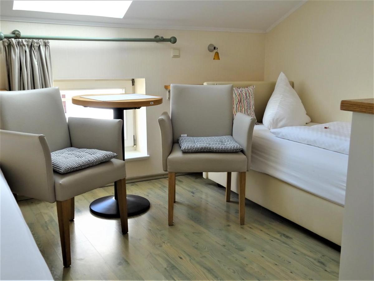 Hotel Pension Zur Faehrbruecke ชตราลซุนด์ ภายนอก รูปภาพ