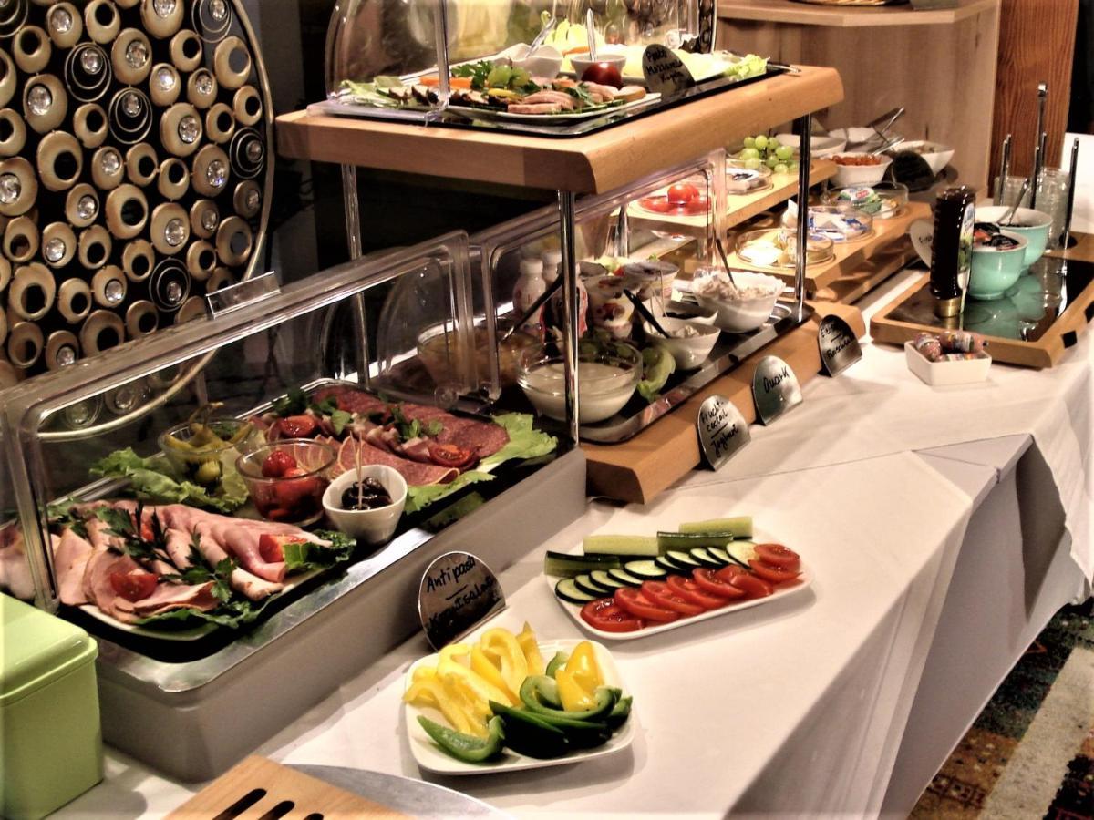 Hotel Pension Zur Faehrbruecke ชตราลซุนด์ ภายนอก รูปภาพ