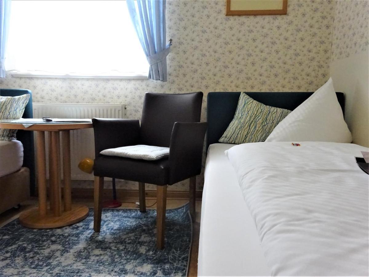 Hotel Pension Zur Faehrbruecke ชตราลซุนด์ ภายนอก รูปภาพ