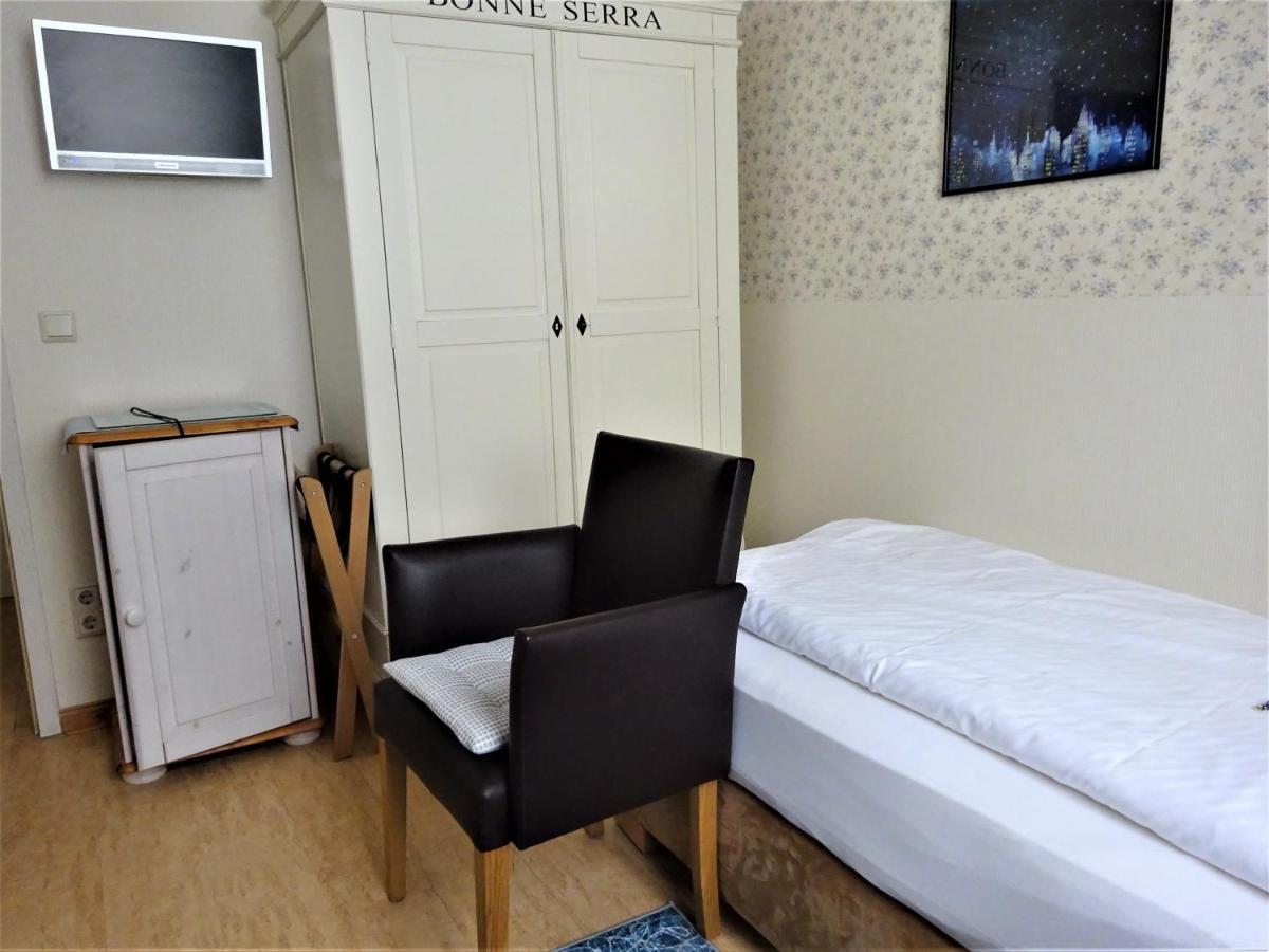 Hotel Pension Zur Faehrbruecke ชตราลซุนด์ ภายนอก รูปภาพ