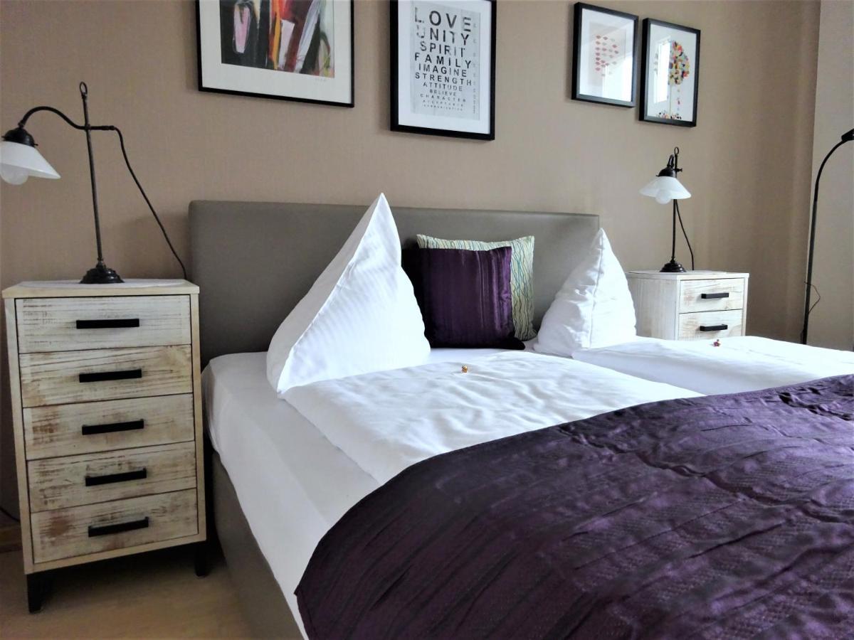 Hotel Pension Zur Faehrbruecke ชตราลซุนด์ ภายนอก รูปภาพ