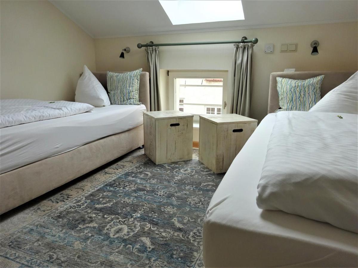 Hotel Pension Zur Faehrbruecke ชตราลซุนด์ ภายนอก รูปภาพ