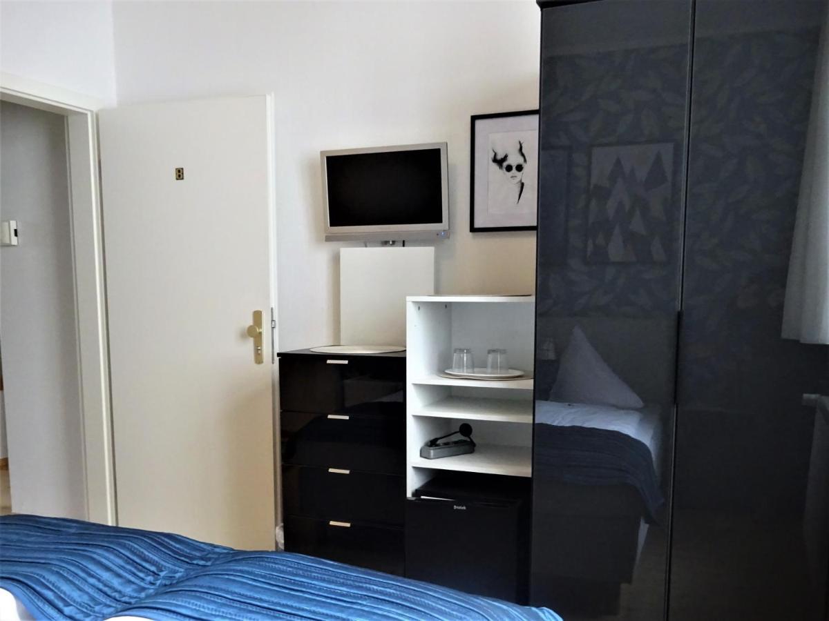 Hotel Pension Zur Faehrbruecke ชตราลซุนด์ ภายนอก รูปภาพ