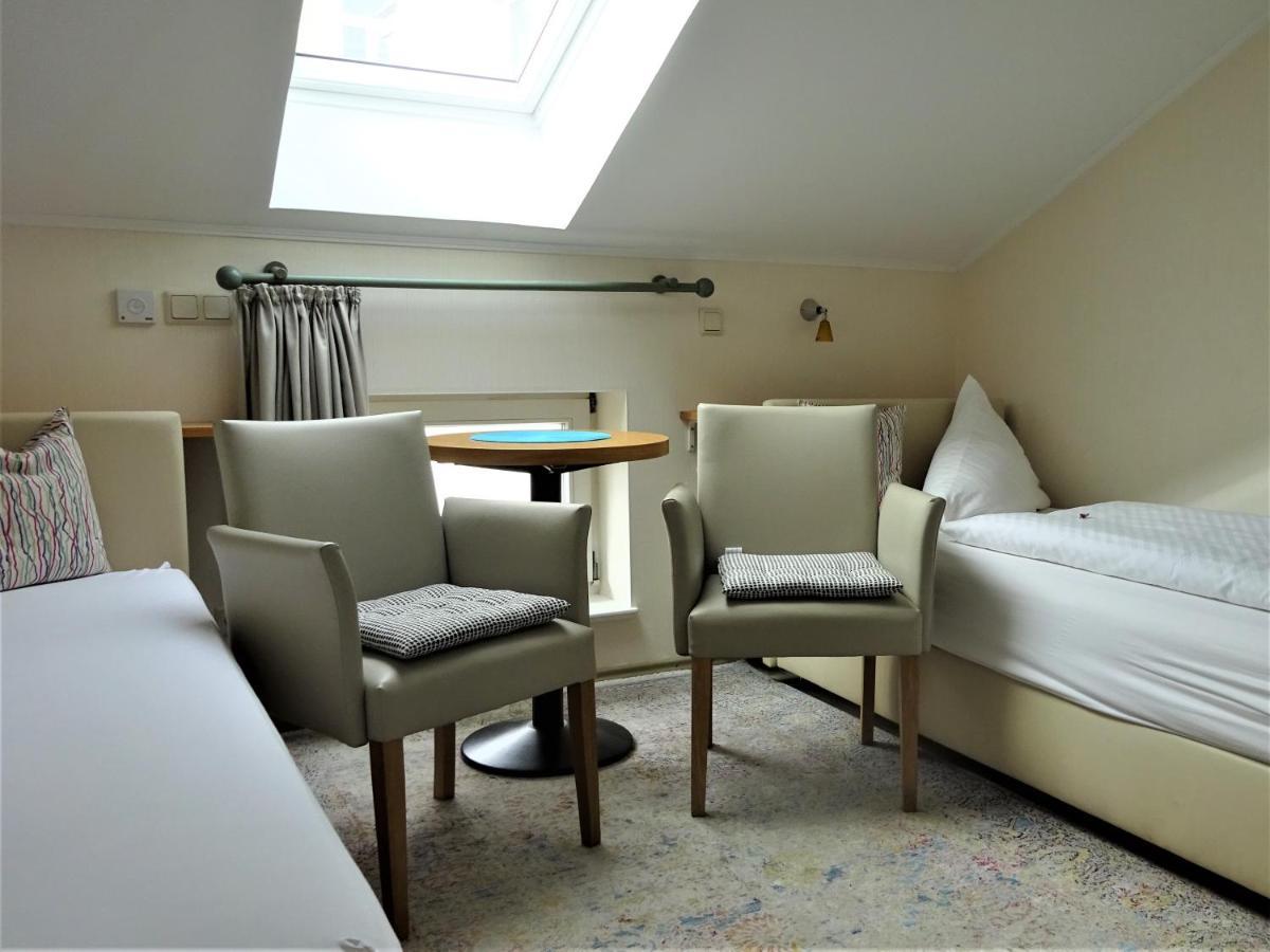 Hotel Pension Zur Faehrbruecke ชตราลซุนด์ ภายนอก รูปภาพ