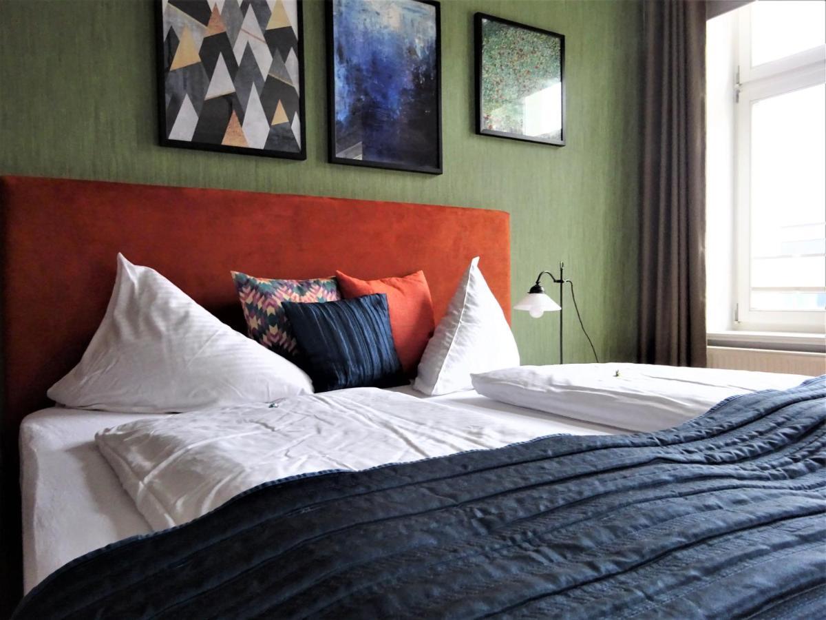 Hotel Pension Zur Faehrbruecke ชตราลซุนด์ ภายนอก รูปภาพ