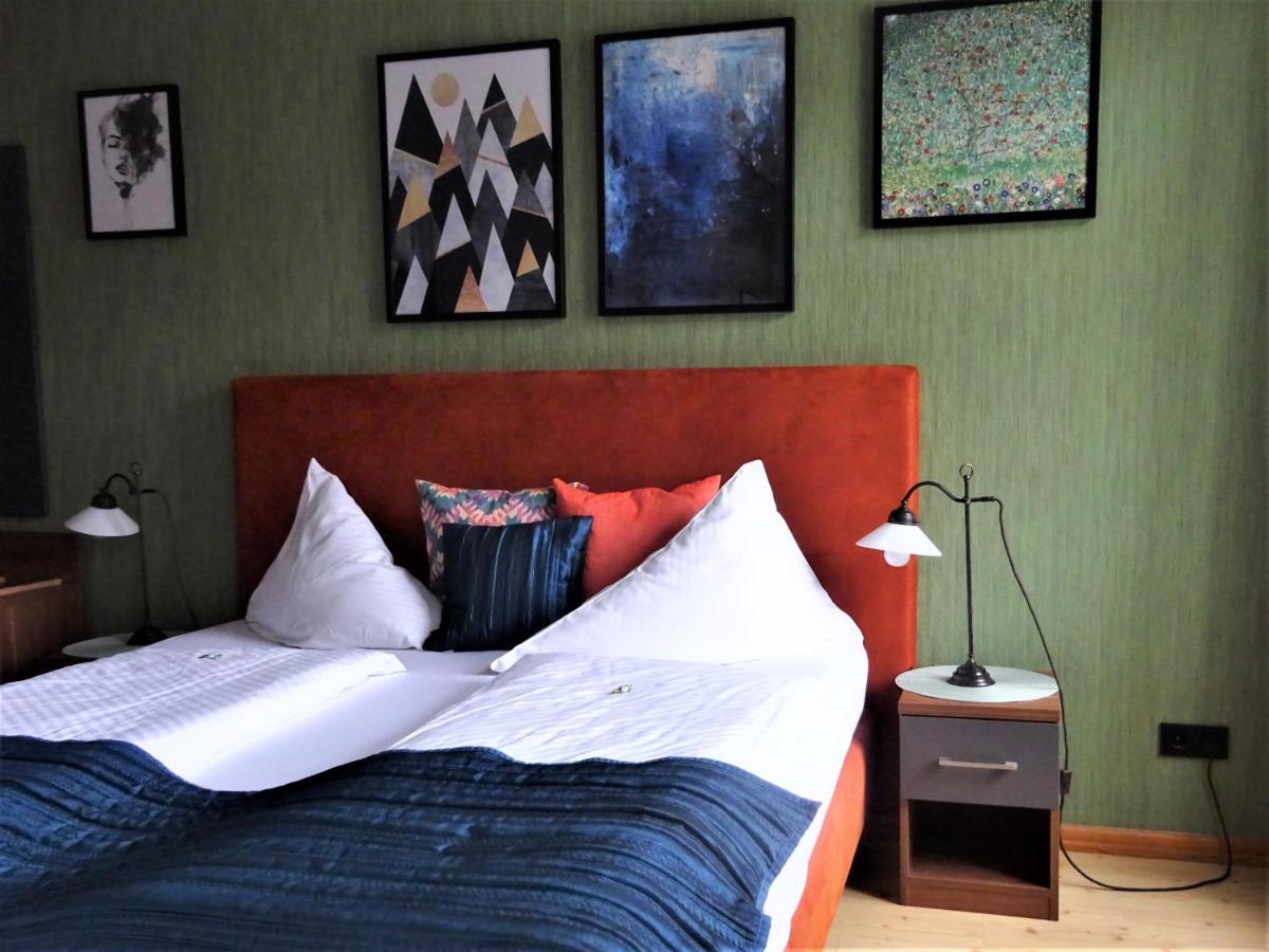Hotel Pension Zur Faehrbruecke ชตราลซุนด์ ภายนอก รูปภาพ