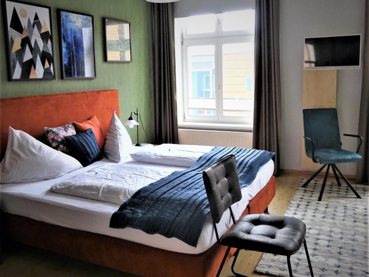 Hotel Pension Zur Faehrbruecke ชตราลซุนด์ ภายนอก รูปภาพ