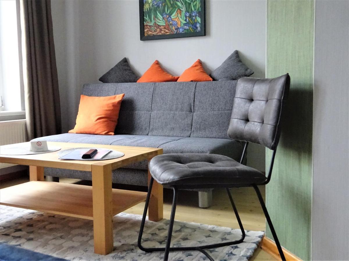 Hotel Pension Zur Faehrbruecke ชตราลซุนด์ ภายนอก รูปภาพ