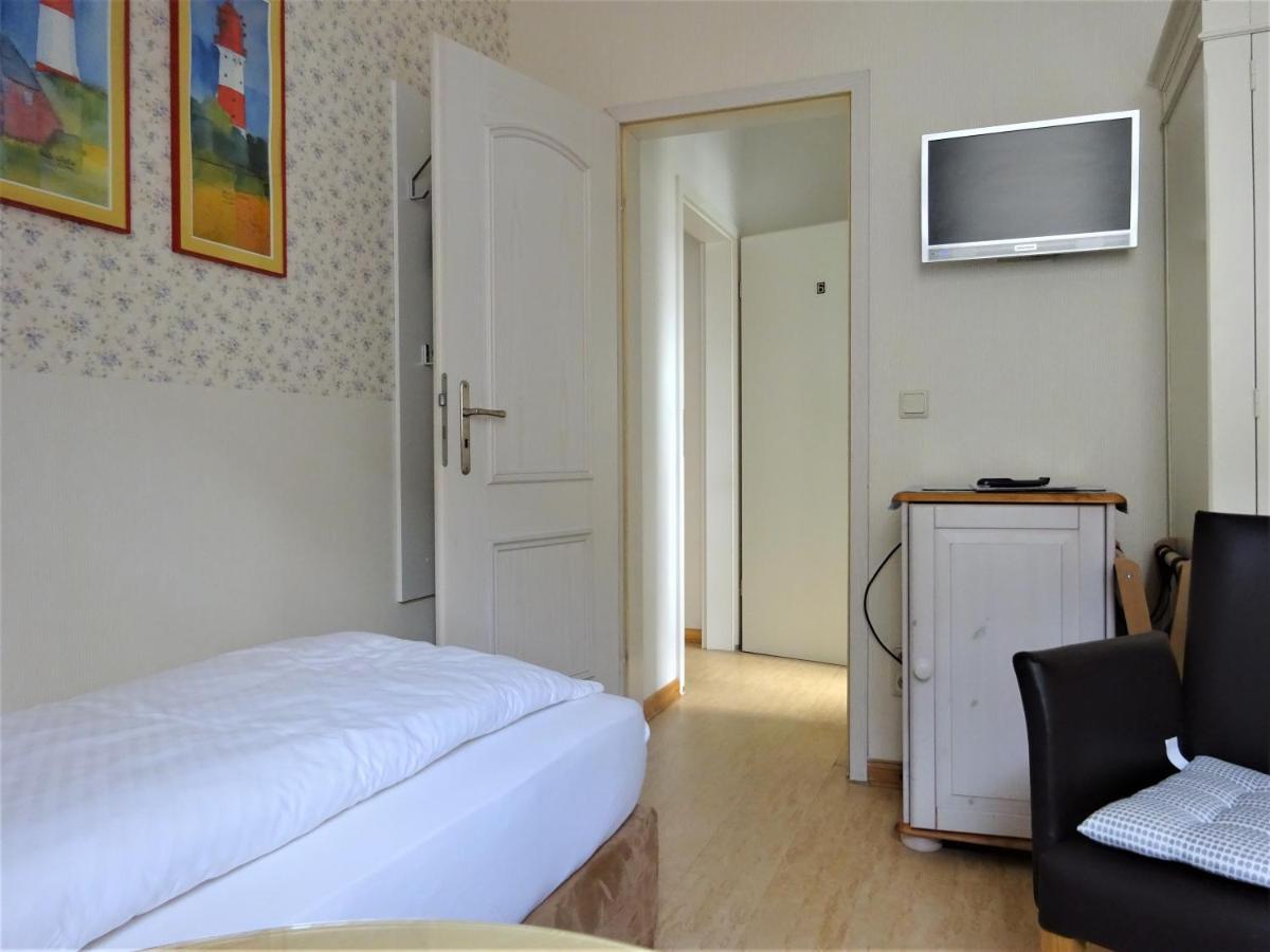 Hotel Pension Zur Faehrbruecke ชตราลซุนด์ ภายนอก รูปภาพ