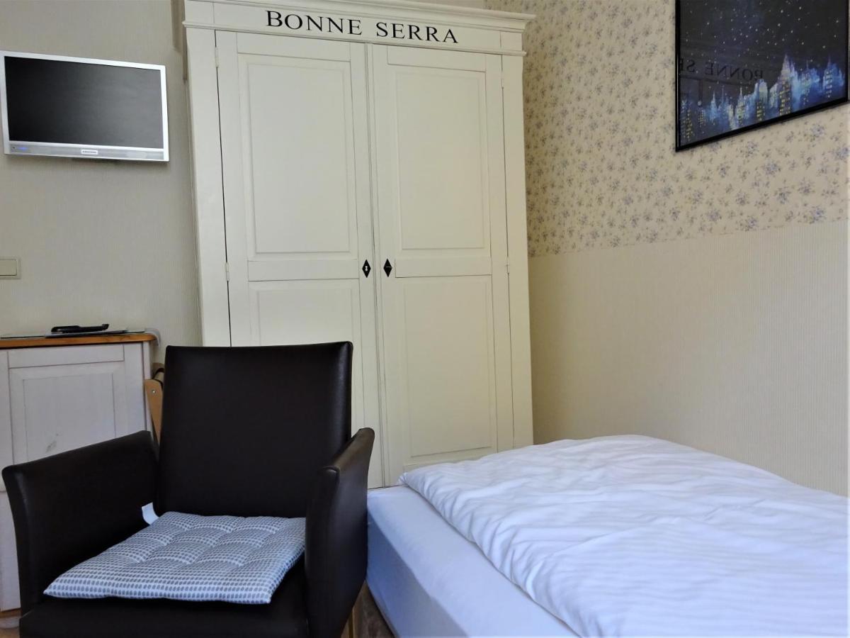 Hotel Pension Zur Faehrbruecke ชตราลซุนด์ ภายนอก รูปภาพ