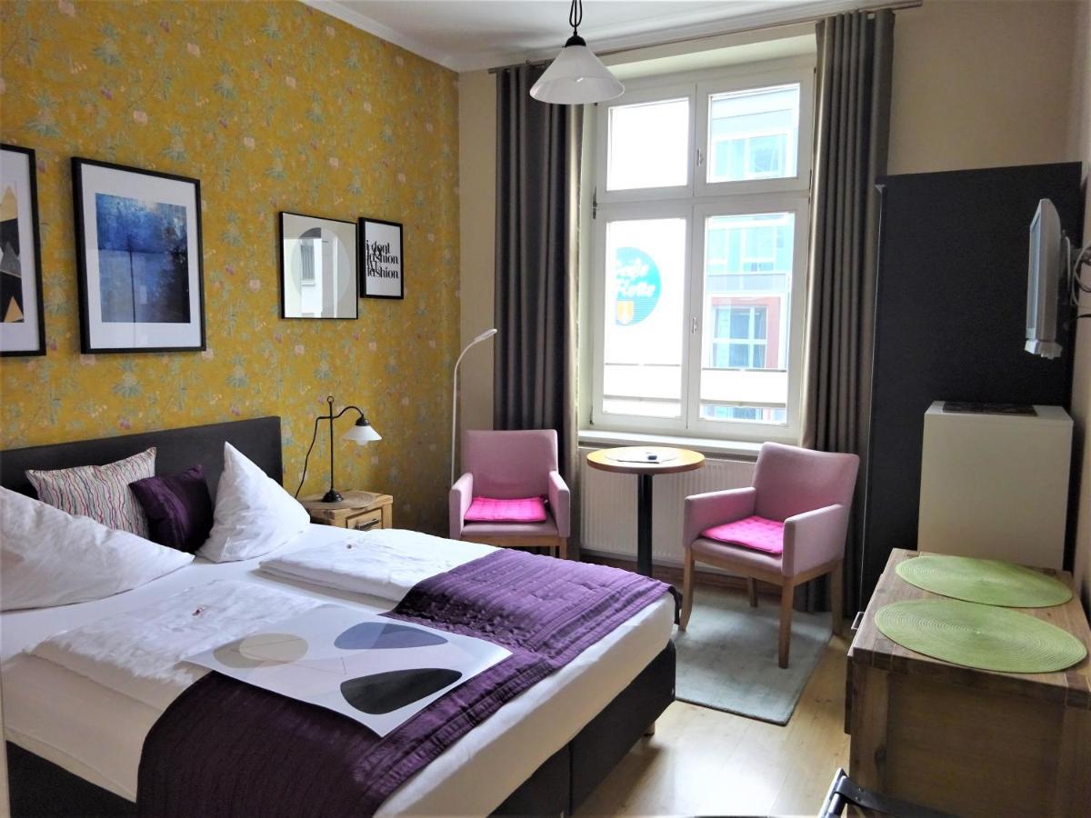 Hotel Pension Zur Faehrbruecke ชตราลซุนด์ ภายนอก รูปภาพ