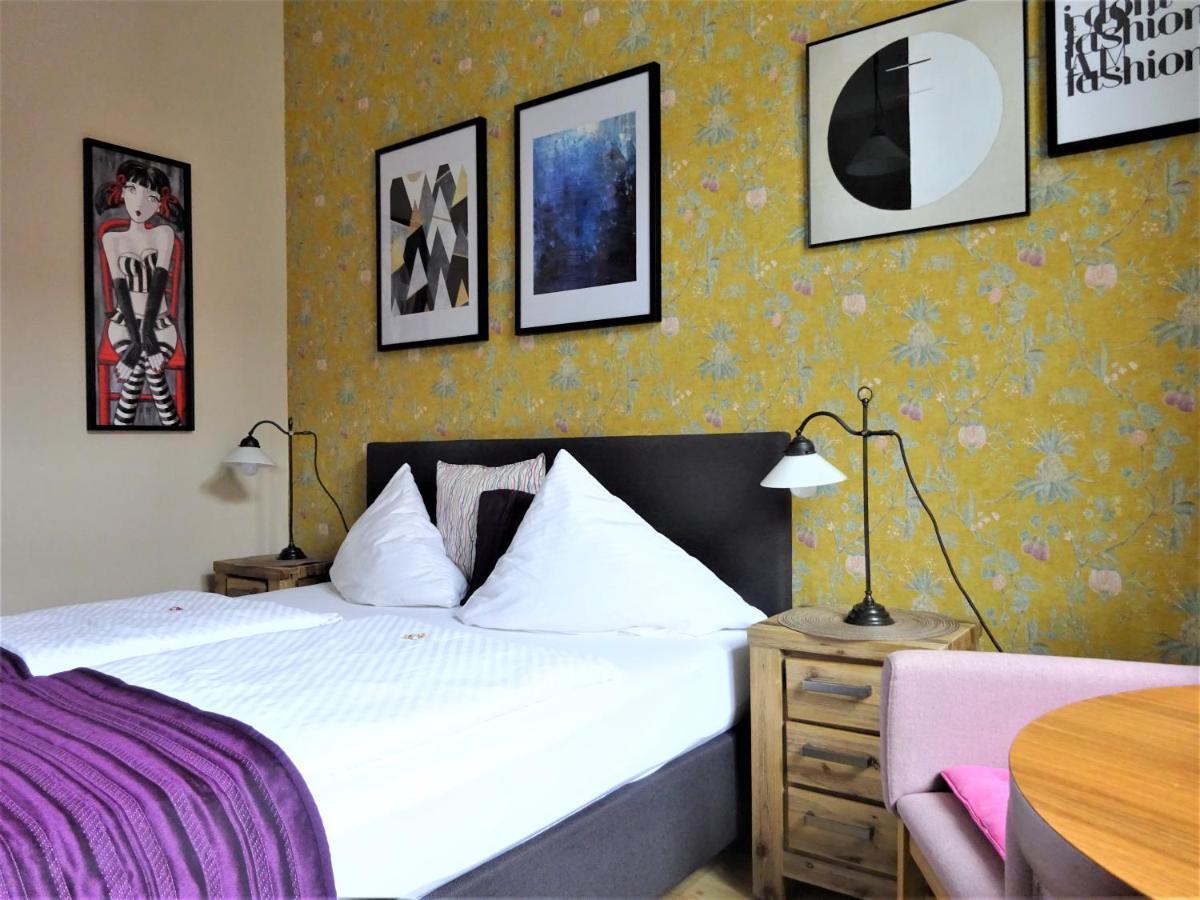 Hotel Pension Zur Faehrbruecke ชตราลซุนด์ ภายนอก รูปภาพ