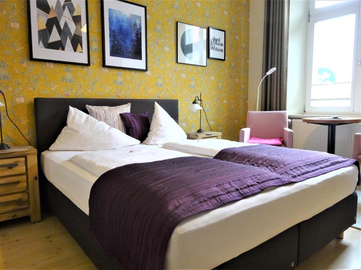 Hotel Pension Zur Faehrbruecke ชตราลซุนด์ ภายนอก รูปภาพ