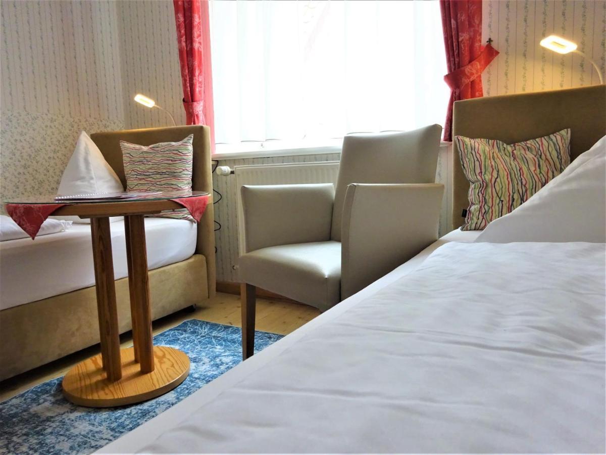 Hotel Pension Zur Faehrbruecke ชตราลซุนด์ ภายนอก รูปภาพ