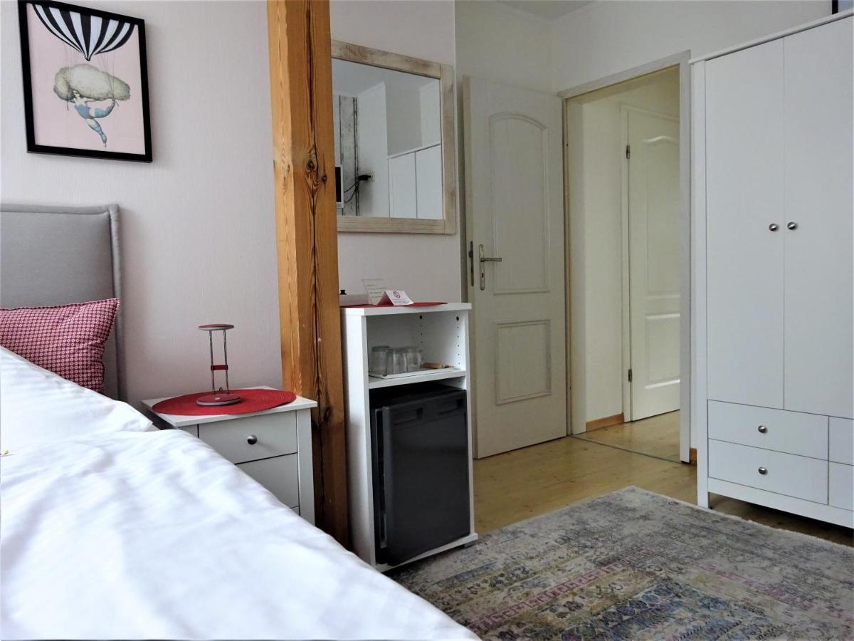 Hotel Pension Zur Faehrbruecke ชตราลซุนด์ ภายนอก รูปภาพ