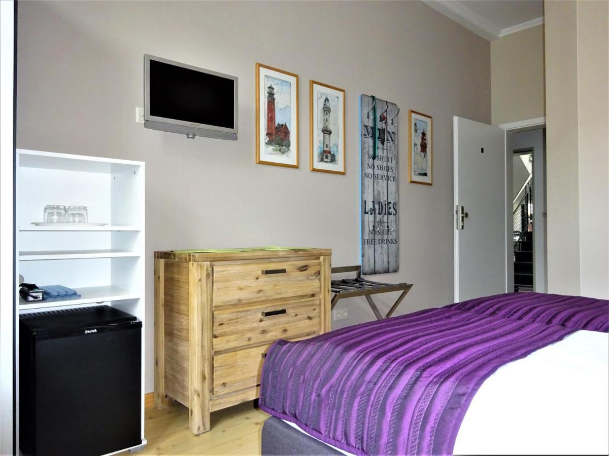 Hotel Pension Zur Faehrbruecke ชตราลซุนด์ ภายนอก รูปภาพ