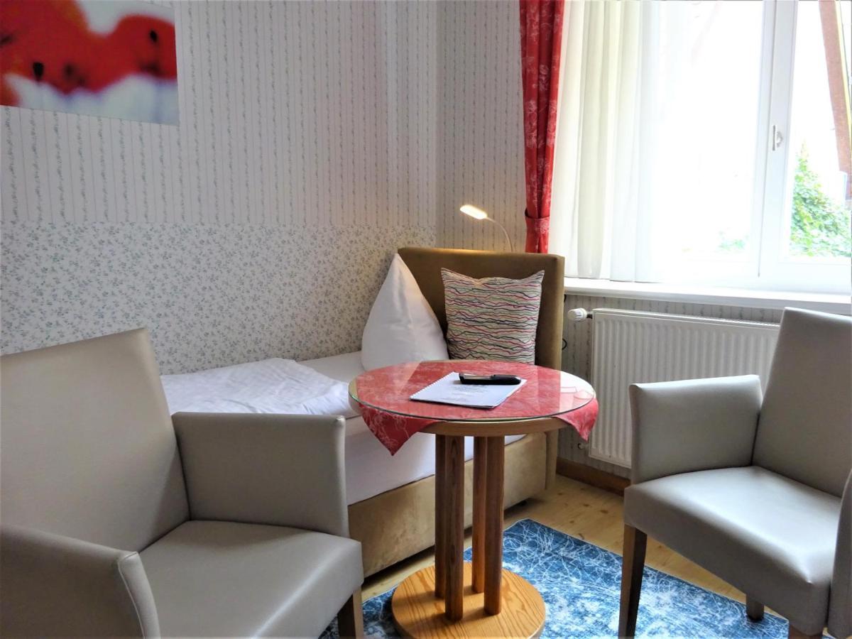 Hotel Pension Zur Faehrbruecke ชตราลซุนด์ ภายนอก รูปภาพ