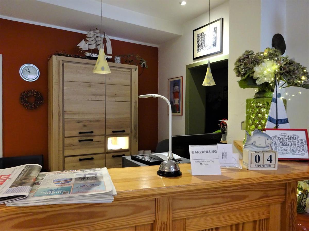 Hotel Pension Zur Faehrbruecke ชตราลซุนด์ ภายนอก รูปภาพ