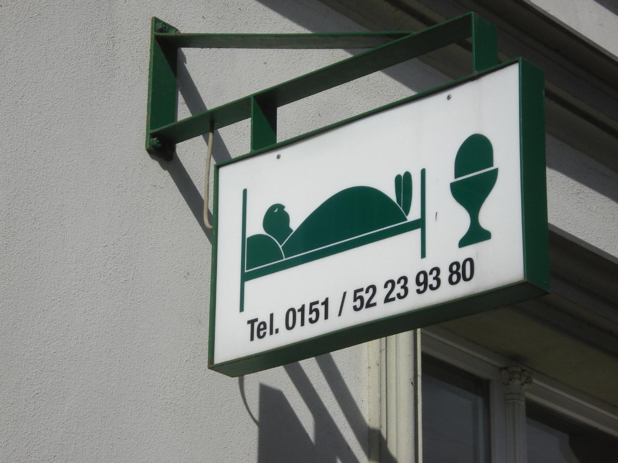 Hotel Pension Zur Faehrbruecke ชตราลซุนด์ ภายนอก รูปภาพ