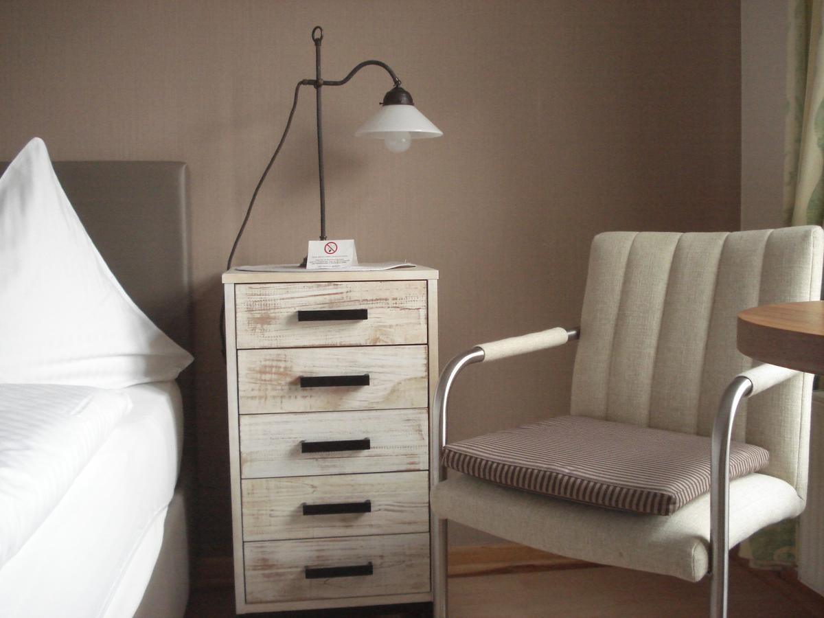 Hotel Pension Zur Faehrbruecke ชตราลซุนด์ ภายนอก รูปภาพ