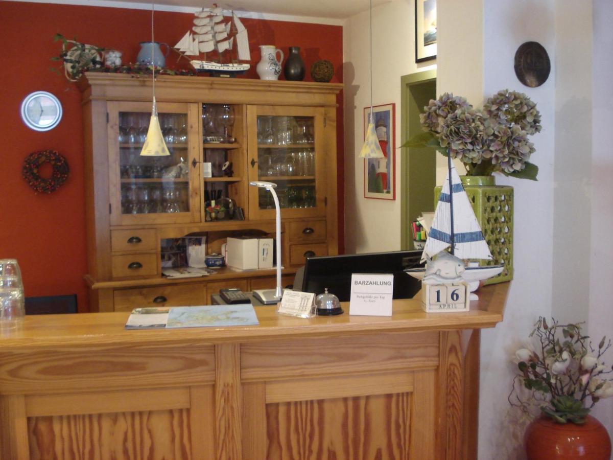 Hotel Pension Zur Faehrbruecke ชตราลซุนด์ ภายนอก รูปภาพ